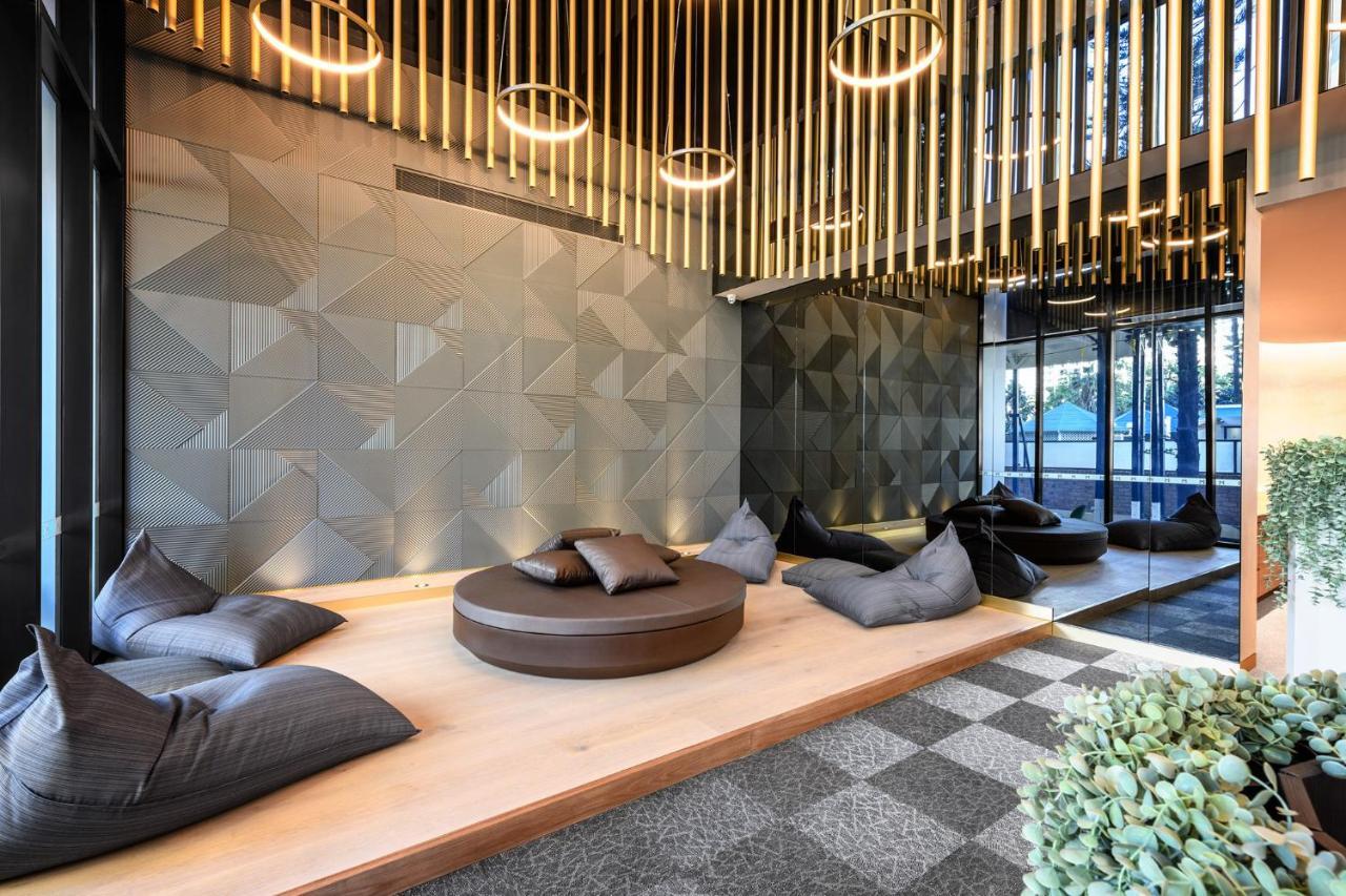 Meriton Suites Surfers Paradise Gold Coast Dış mekan fotoğraf The interior of the building