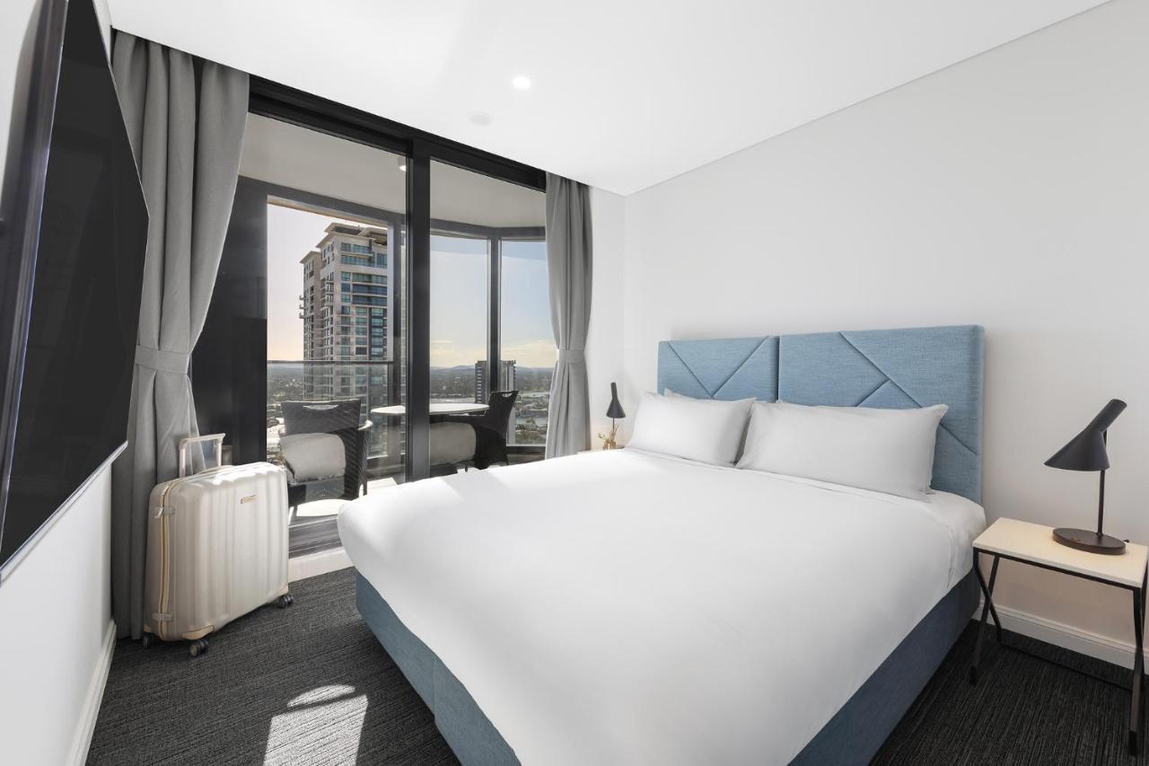 Meriton Suites Surfers Paradise Gold Coast Dış mekan fotoğraf A room at the hotel
