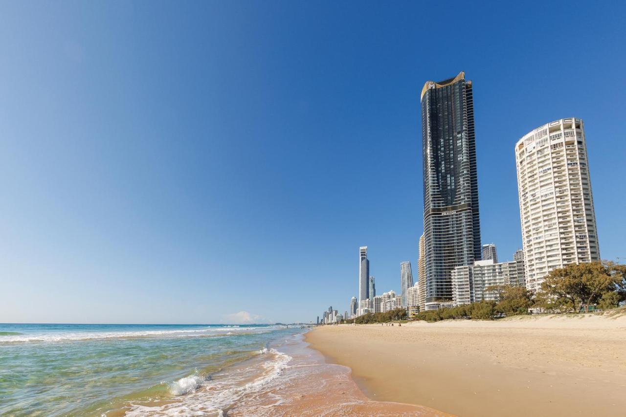 Meriton Suites Surfers Paradise Gold Coast Dış mekan fotoğraf The Gold Coast skyline