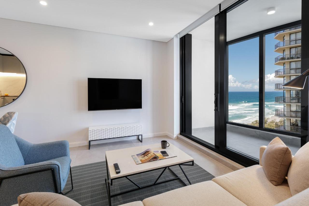 Meriton Suites Surfers Paradise Gold Coast Dış mekan fotoğraf A living room in a modern apartment in Perth, Australia.