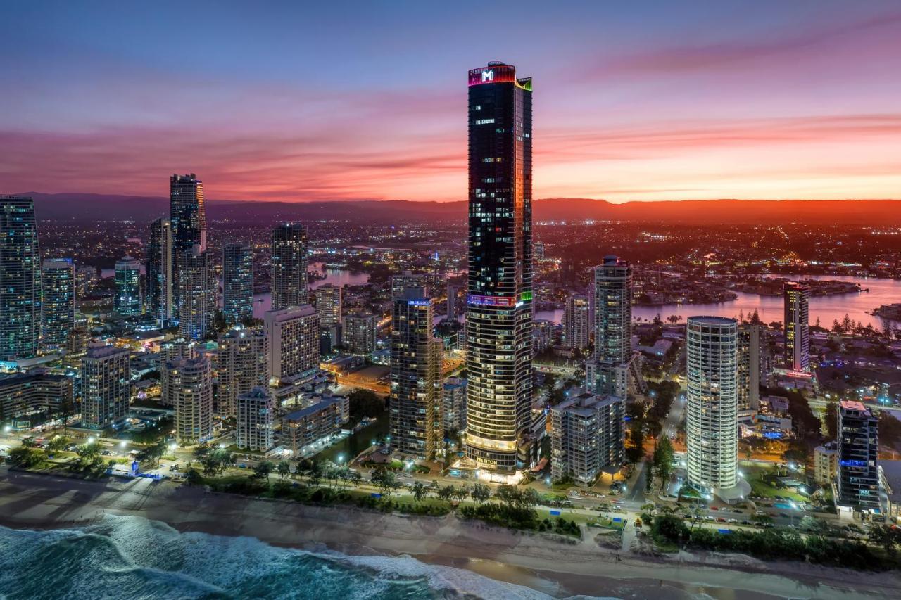 Meriton Suites Surfers Paradise Gold Coast Dış mekan fotoğraf The Sky Tower at the Gold Coast