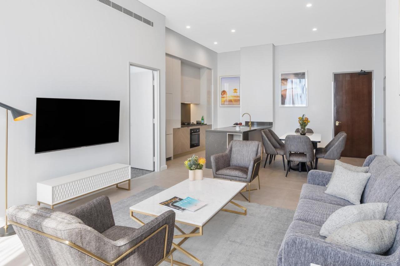 Meriton Suites Surfers Paradise Gold Coast Dış mekan fotoğraf A living room in a modern apartment